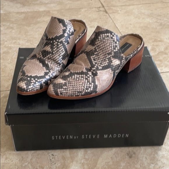 Steve Madden - Picture 2 of 3